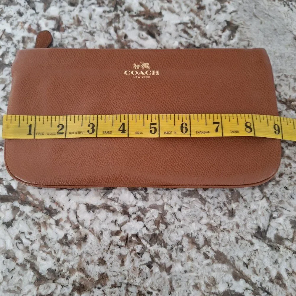 ‎Coach leather Brown wristlet